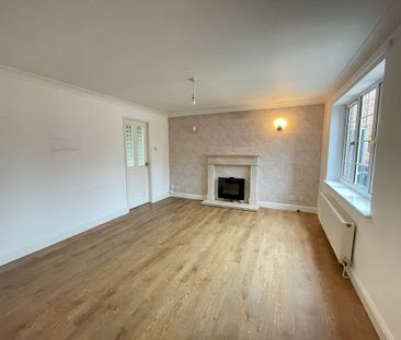 3 bedroom Detached House to let - Photo 2