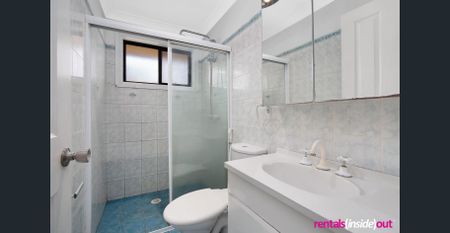 2 bedroom villa with 11kw solar system to save energy bills in the summer - Photo 5