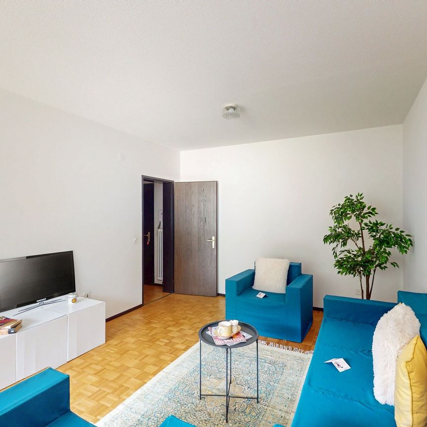 Luminoso 2.5 locali con balcone, piscina e campi da tennis - Foto 1