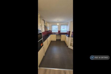 3 bedroom terraced house to rent - Photo 3