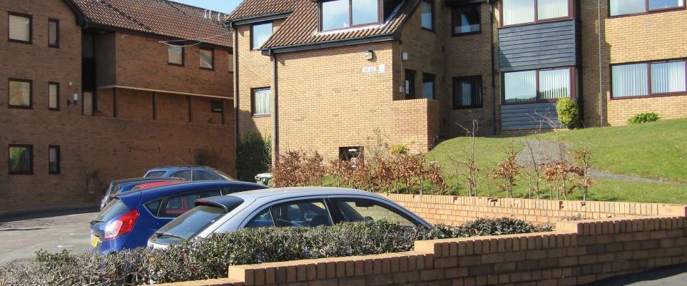 **Apply on line** 1 Bed Over 55’s Flat. Adapted walk in shower. First floor no lift Hanover Parklands Sketty - Photo 1