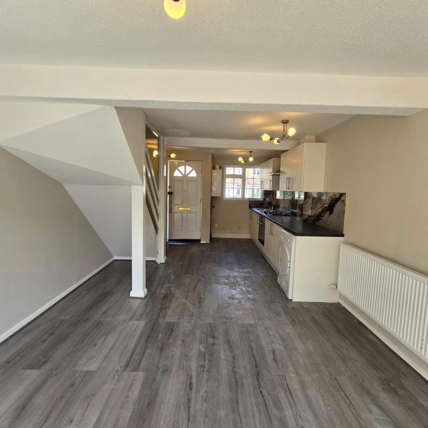 2 Bed Detached House, The Woodlands, SE13 - Photo 1