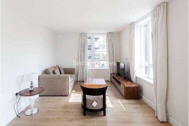 Kew Bridge West, Brentford, TW8 - Photo 1