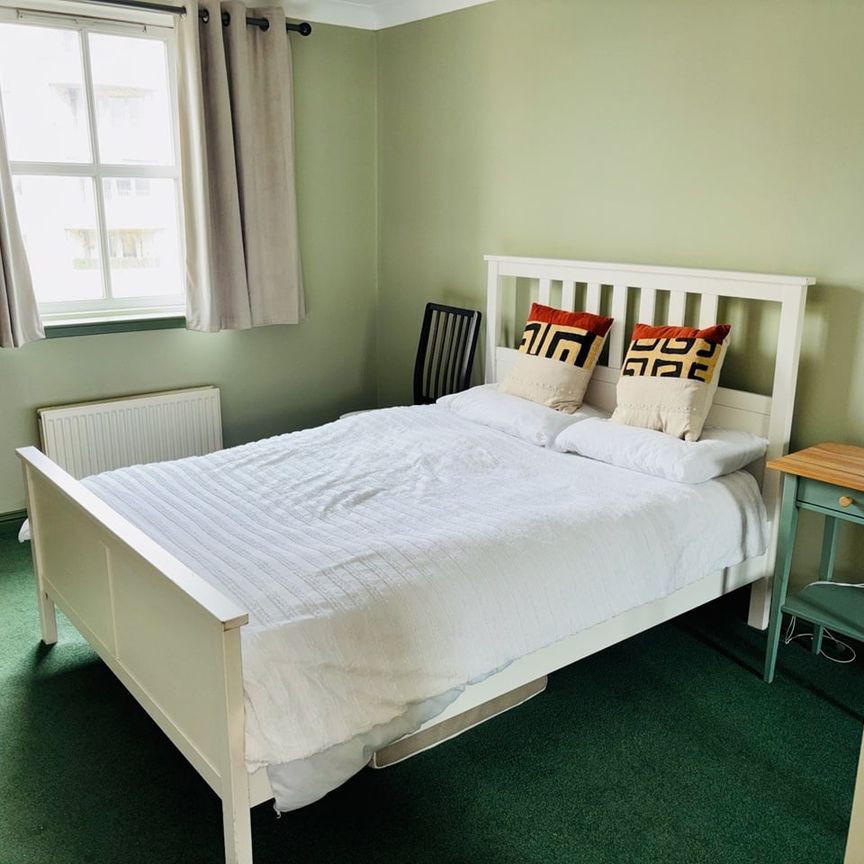 Room in a Shared Flat, Lindsay Road, EH6 - Photo 1