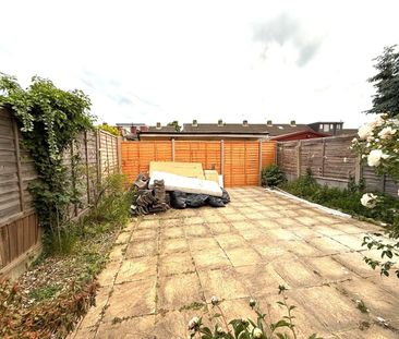 Four bedroom house close to barking side high street - £2500 - Photo 4