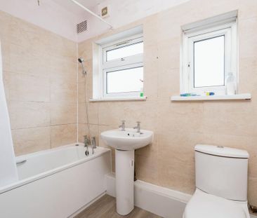 4 bedroom terraced house to rent - Photo 3