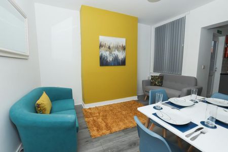 5 bedroom House To Let Total Size: 1131 SQ FT - Photo 3