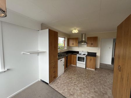 Renovated Four-Bedroom Merrilands Home - Photo 2