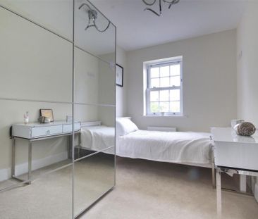 3 bedroom end of terrace house to rent - Photo 4