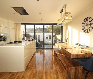 3 Bedroom House - Mid Terrace To Let - Photo 1