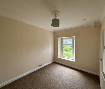 2 bedroom end of terrace house to rent - Photo 3