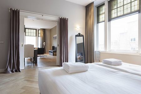 For rent: Spacious and light 2 bedroom & 2 bathroom luxury apartment with balcony located in the most sought after district of Amsterdam; Museumkwartier. - Foto 4