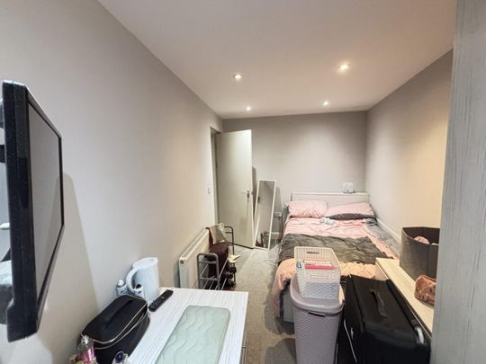 68A Flat 1 Victoria Road, Leeds, LS6 1DL - Photo 1