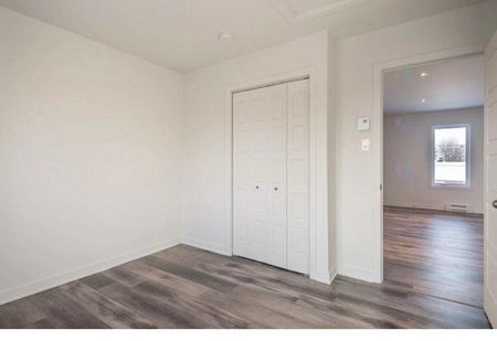 Appartement à louer - Longueuil (Le Vieux-Longueuil) (Est) Appartement à louer - Longueuil (Le Vieux-Longueuil) (Est) - Photo 2