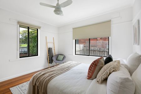 Leafy Serenity with Everything Nearby - Photo 5