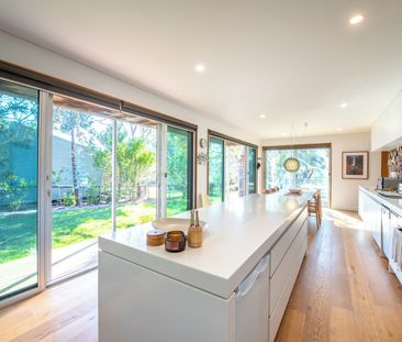 Beachside Bliss: Your Perfect Coastal Retreat- Fully Furnished - Photo 2