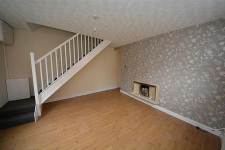 3 bedroom end of terrace house to rent - Photo 3