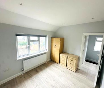 4 bedroom end of terrace house to rent - Photo 6