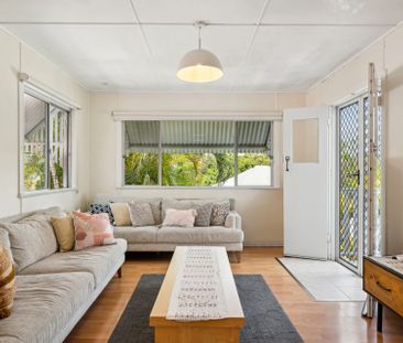 Charming Freehold Cottage - Prime Location in East Brisbane Hub - R... - Photo 2