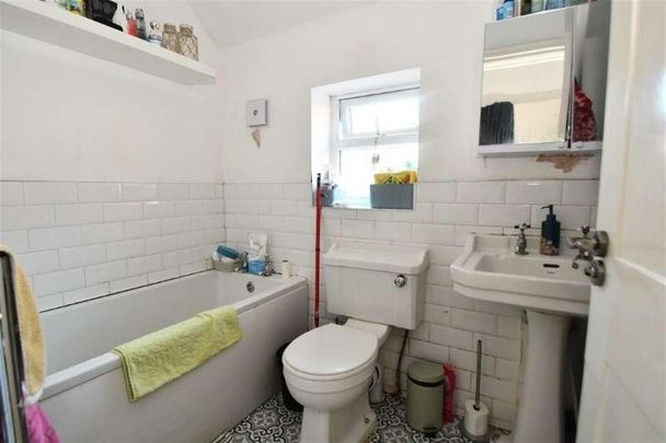 Bedroom Detached Bungalow In Farncombe, GU7 - Photo 1