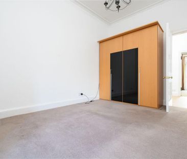 3 bedroom flat to rent - Photo 6