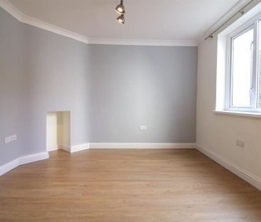 3 bedroom flat to rent - Photo 6