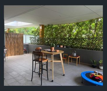 Stunning Two Bedroom With Courtyard Garden Apartment - Photo 6