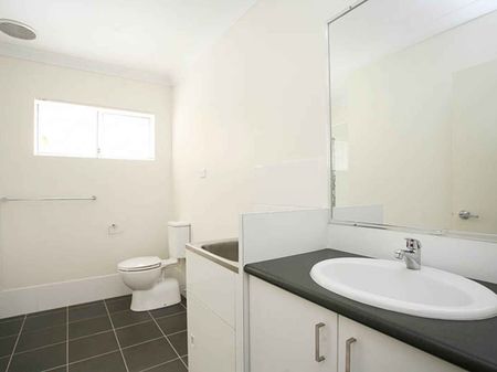 CABOOLTURE - COZY & SECURE - Photo 5