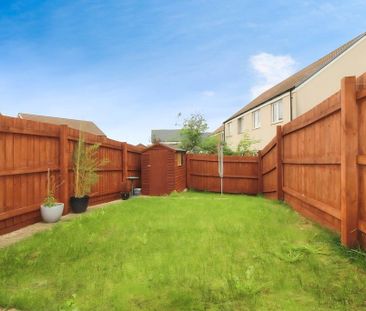 2 bedroom end of terrace house to rent - Photo 3