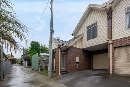 Modern Townhouse Living - Entrance to Property Via Laneway in Sussex St - Photo 2