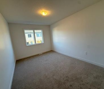 For Lease - 24 Oak Forest Common Crescent, Cambridge, Ontario - Photo 2