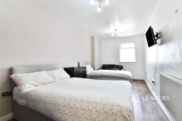 3 bedroom apartment to rent Wilmslow Road, Manchester, M14 - Photo 1