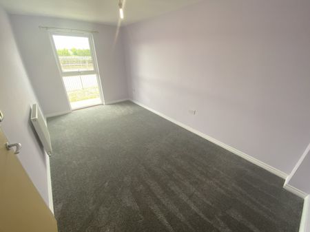 A 2 Bedroom Apartment - Photo 4