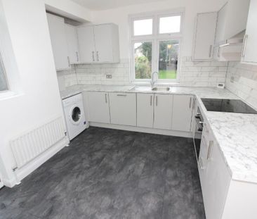 Edenfield Gardens, Worcester Park - Photo 2