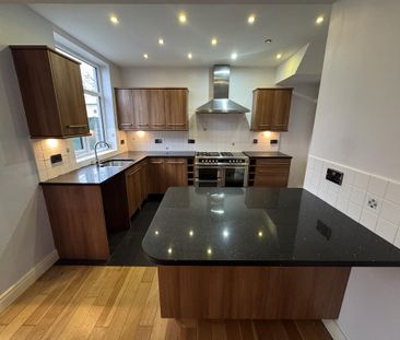 4 bedroom semi-detached house to rent - Photo 3