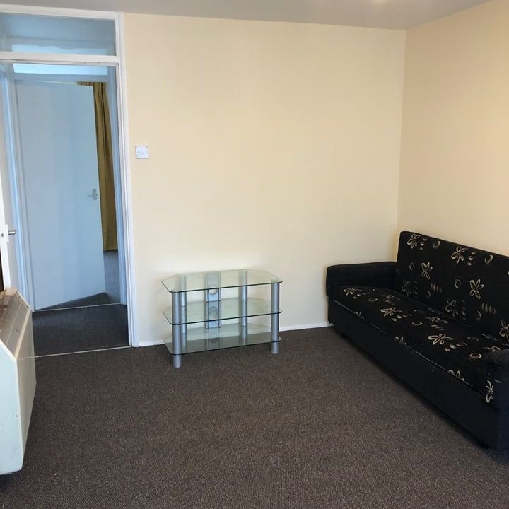 1 Bed Flat, Dellow Close, IG2 - Photo 1