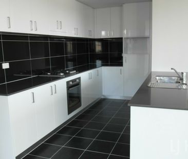 Modern 2 Bedroom Ensuite Apartment - Photo 5