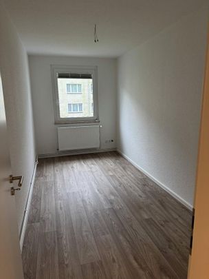 Moderne 3- Raumwohnung mit toller Aussicht und Balkon - Photo 1