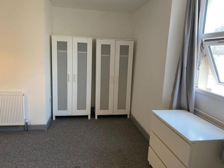 1 bedroom in a house share to rent - Photo 2