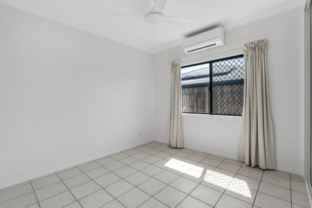 BRIGHT, SPACIOUS & EFFORTLESSLY COMFORTABLE LIVING IN MT SHERIDAN - Photo 4