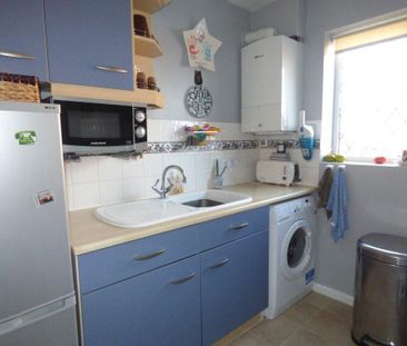2 bedroom semi-detached house to rent - Photo 5