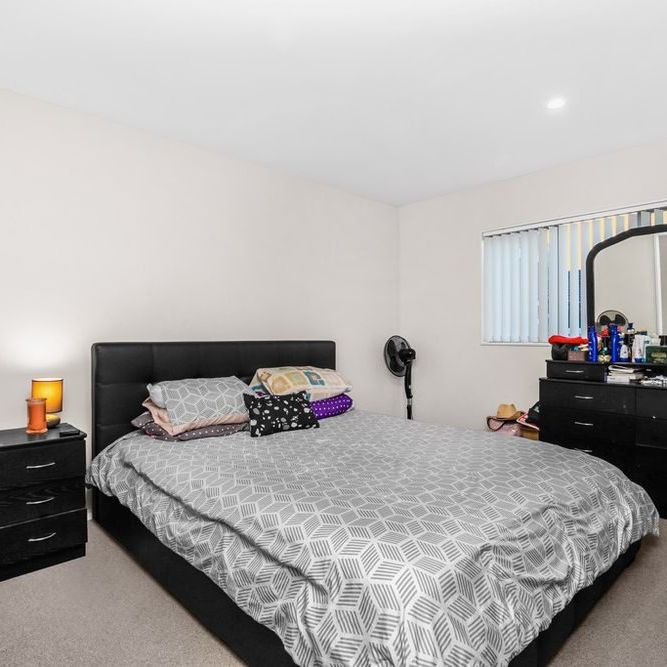 For Rent: Immaculate Four-Bedroom Family Home in Takanini - Photo 1