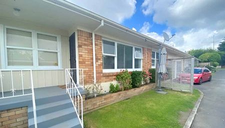 Lovely 2 Bedroom unit in Hamilton East - Photo 2