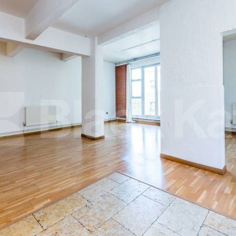 Sandwiched between Hoxton and Haggerston located within a warehouse conversion - Photo 1
