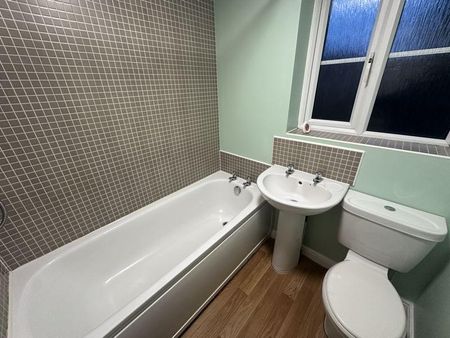 2 bedroom terraced house to rent - Photo 3