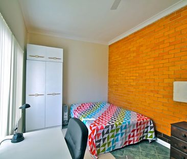 7-bedroom shared house / townhouse, Holbrooks Road - Photo 1