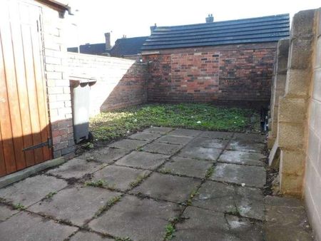 A Blurton Road, Stoke-on-trent, ST4 - Photo 2