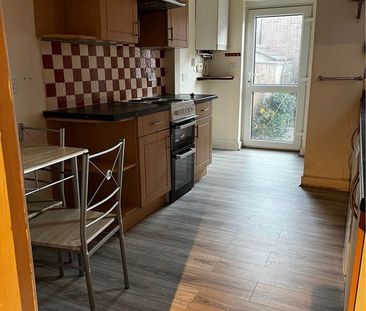 4 Bed Semi-Detached House, Highfield Lane, SO17 - Photo 6
