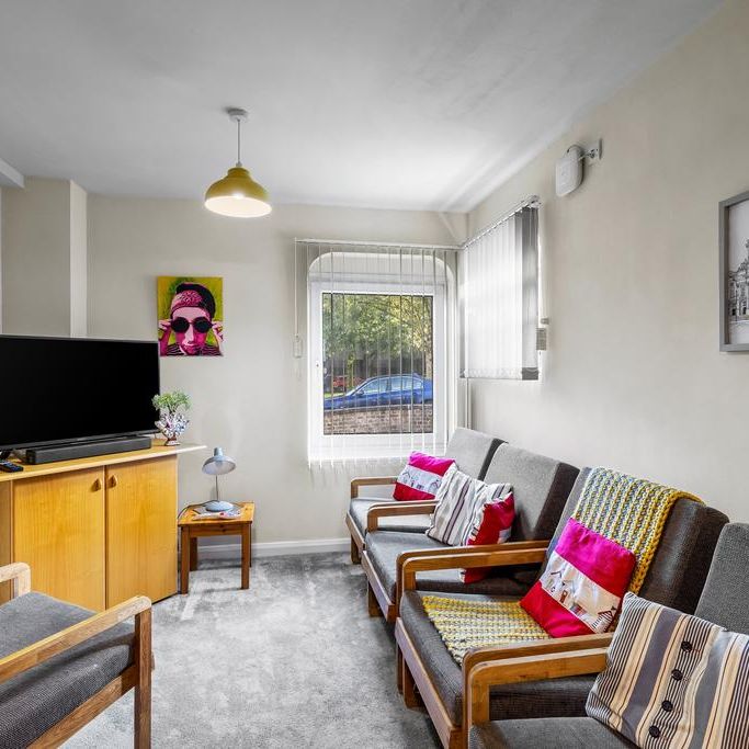 1 bedroom in a house share to rent - Photo 1