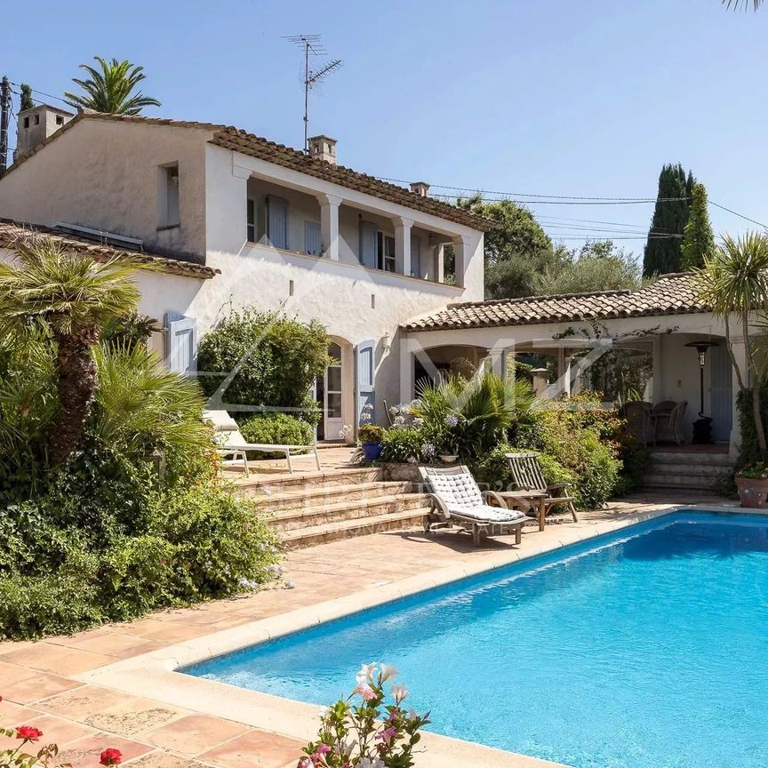 Tourrettes-sur-Loup - Villa provençale avec vue mer - Photo 1